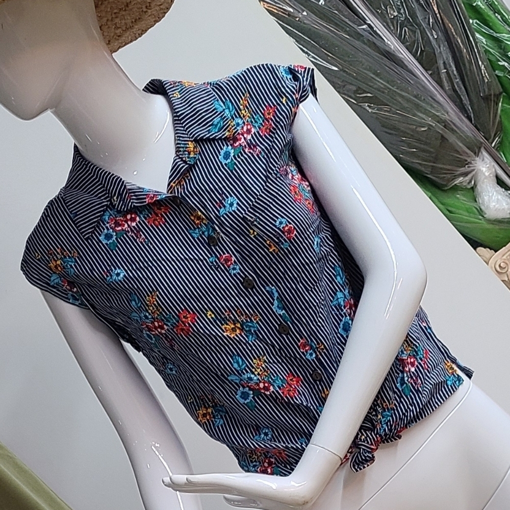 No Boundaries Blue Floral Sleeveless Button Down Tie Front Size Small